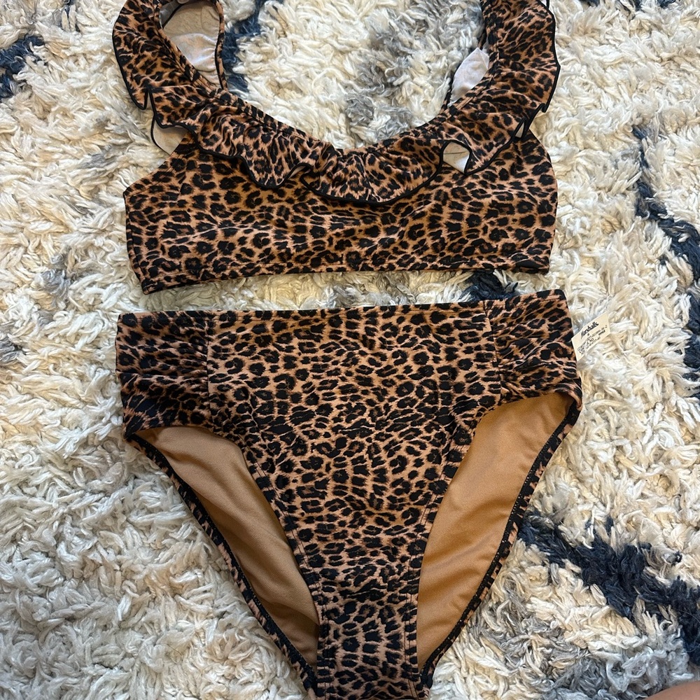 Cabana del Sol Size Medium Swimsuit Womens NWT Cheetah Print